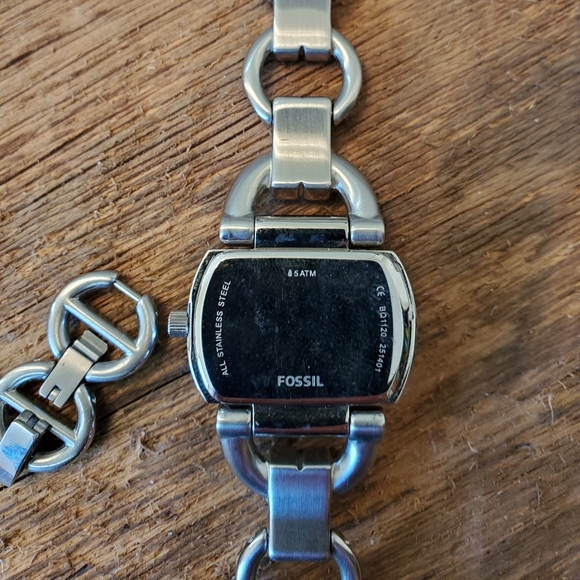 FOSSIL WATCH - Picture 3 of 4